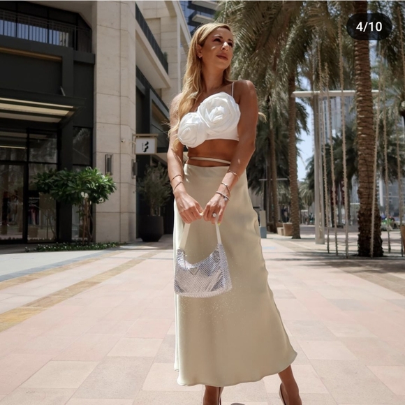 Zara satin finish midi skirt - Picture 4 of 17